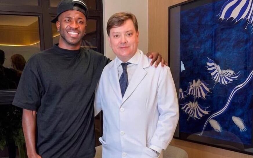 Vinícius Debuts New Look After Undergoing Chin Surgery