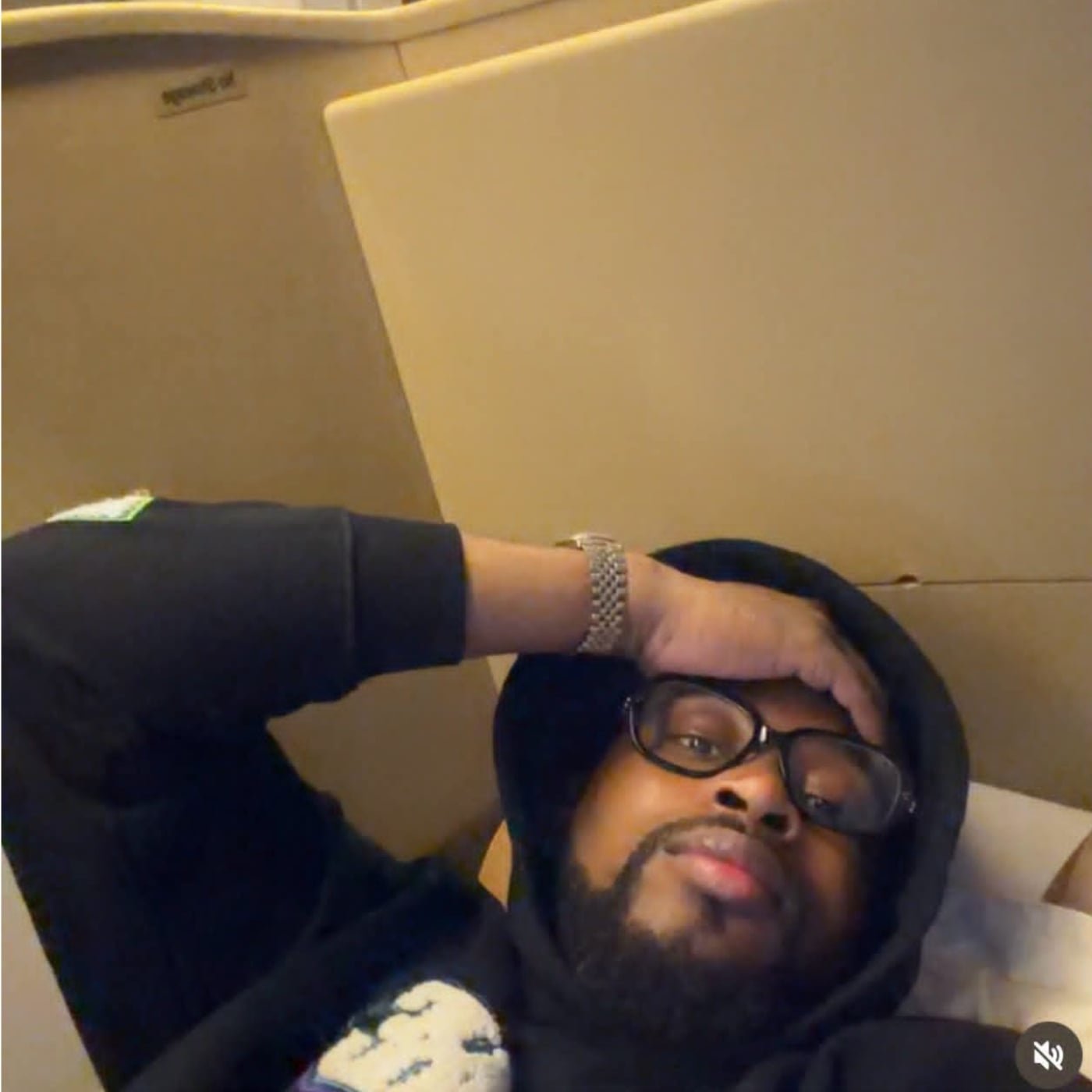 Sheggz flaunts Rolex, business-class lifestyle after ‘broke boy’ claims